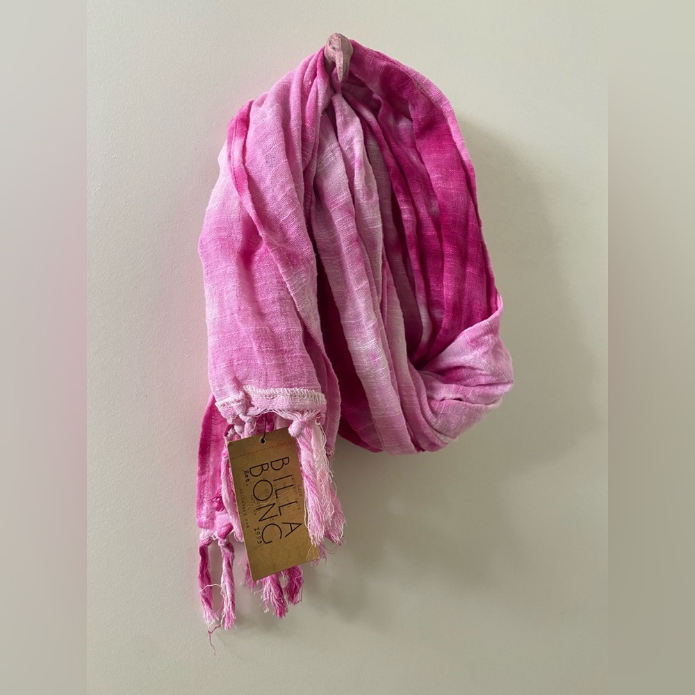 BNWT Billabong Vibrant Pink Scarf